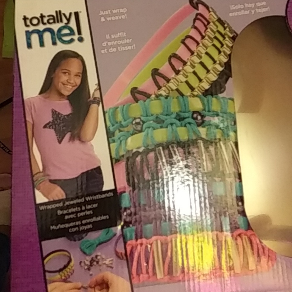 Girls jewelry maker. Never used
